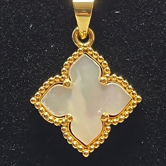 Adornia Adjustable 14K Gold Plated Flower Imitation Mother of Pearl Necklace 18" - Picture 5 of 9